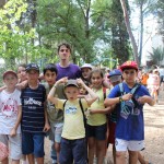 Algunos niños en la excursión al lago